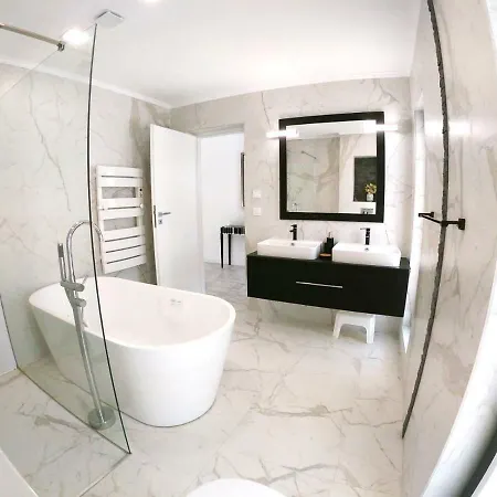 Belle 165 M², Climatisee , Piscine Chauffee